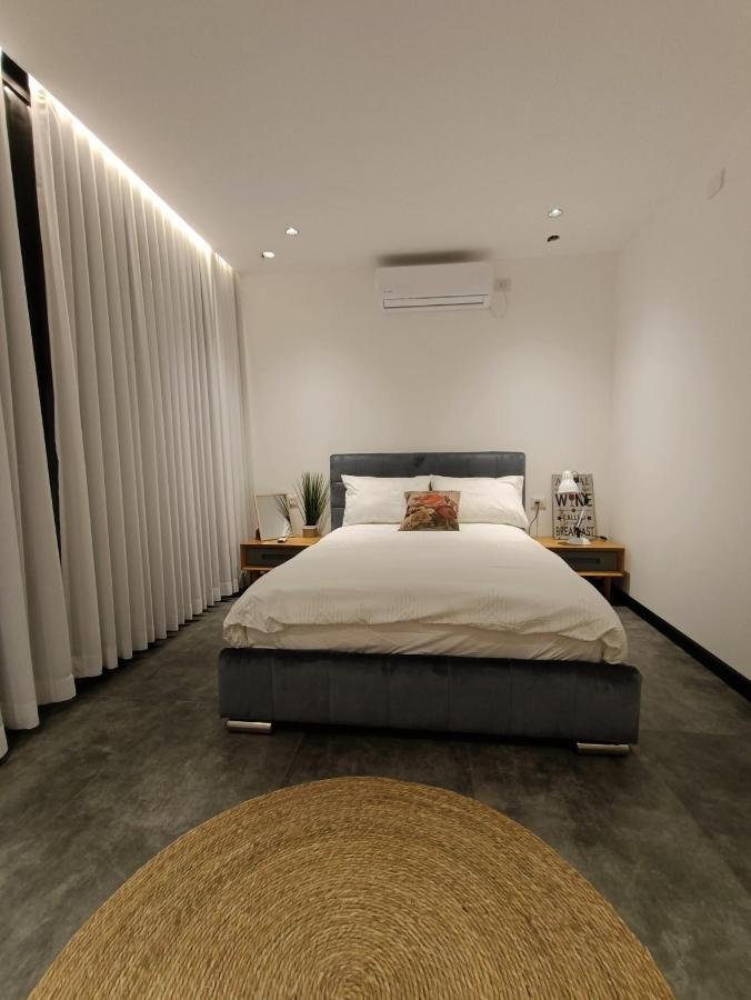 Luxury Aparment 5 Room 2 Minutes From The Beach Bat Jám Kültér fotó