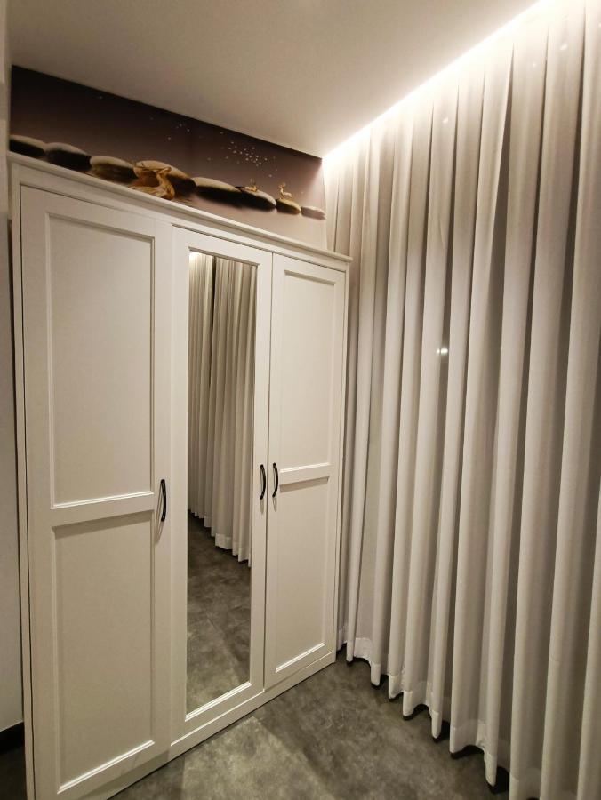 Luxury Aparment 5 Room 2 Minutes From The Beach Bat Jám Kültér fotó