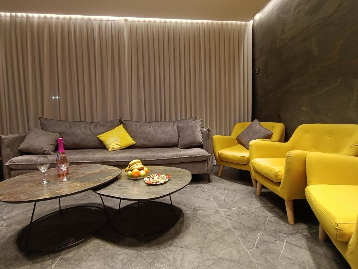 Luxury Aparment 5 Room 2 Minutes From The Beach Bat Jám Kültér fotó